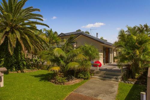 Cathedral Retreat - Hahei Holiday Home