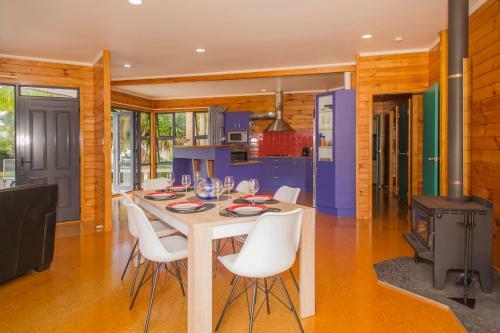 Cathedral Retreat - Hahei Holiday Home