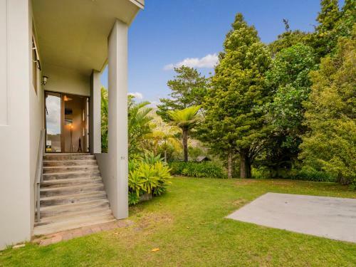 At Cathedral Cove - Hahei Holiday Home