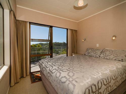 At Cathedral Cove - Hahei Holiday Home