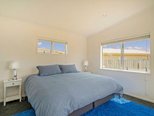Sunshine Holidaze - Matarangi Holiday Home