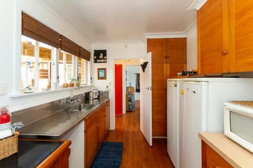 Beachfront Bliss - Coopers Beach Holiday Home