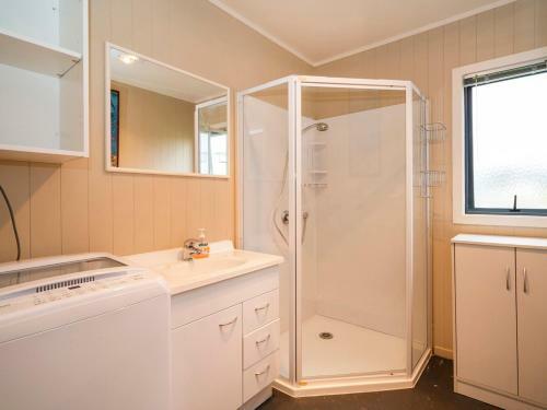 The Harbourside Bach - Matarangi Holiday Home