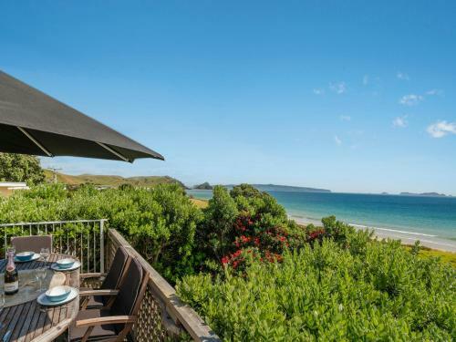 Double The Beach - Opito Bay Holiday Home