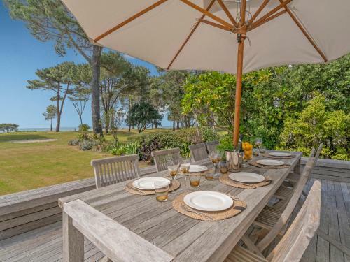 Golden Summers - Beachfront Matarangi Holiday Home