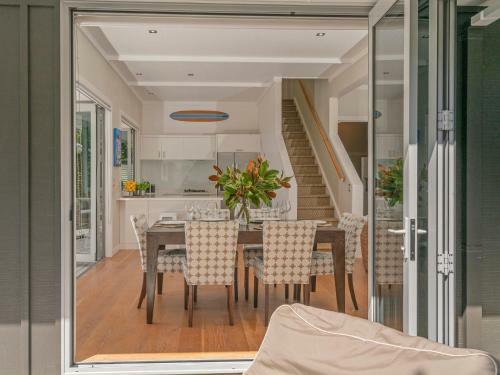 Golden Summers - Beachfront Matarangi Holiday Home