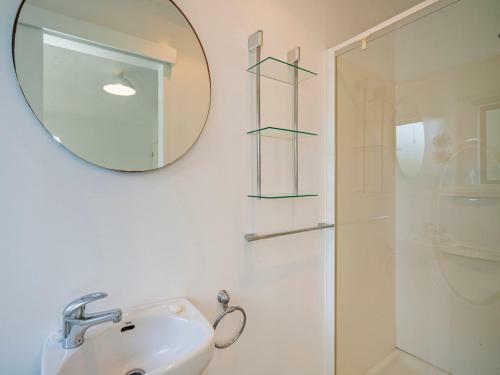 Manuka Bach - Matarangi Holiday Home