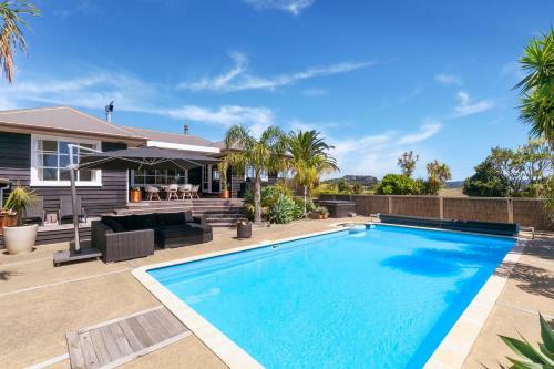 Country Idyll - Sandspit Holiday Home
