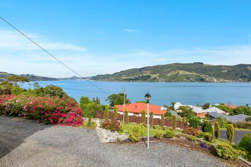 Macbay Retreat - Macandrew Bay Holiday Home