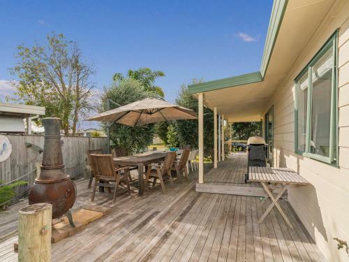 Captain's Cabin - Cooks Beach Holiday Home