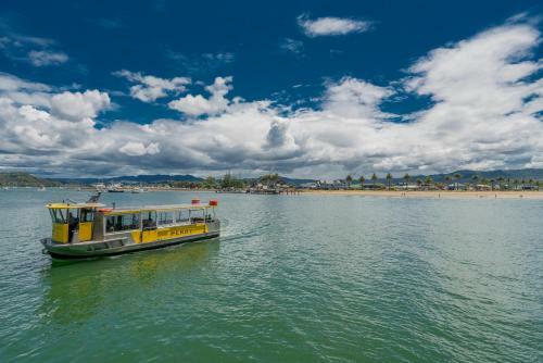 Sun Seeker Bach - Ferry Landing Holiday Home
