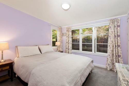 Kiwiana Bach - Lake Tarawera Holiday Home
