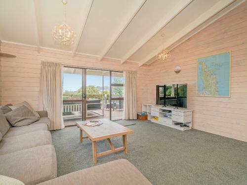 Daze Away - Cooks Beach Holiday Home