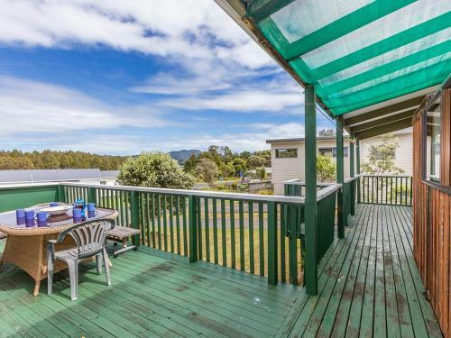 Kiwi Bach At Omaha - Omaha Holiday Home