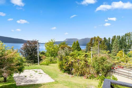 Splendour On Spencer - Lake Tarawera Holiday Home