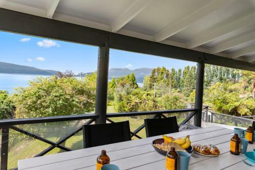 Splendour On Spencer - Lake Tarawera Holiday Home