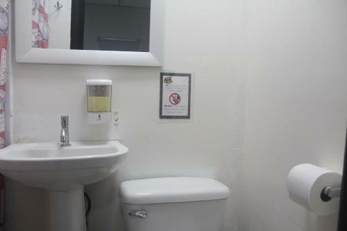 Eden`s Garden Hostel