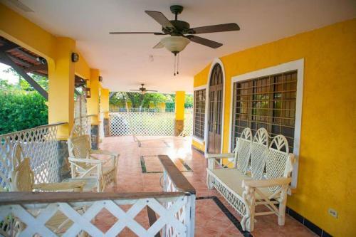 Amplia Villa En Playa