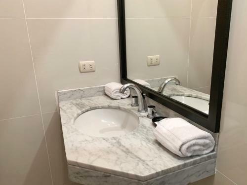 Apartamento Modern 2br With A Splash Of Glam