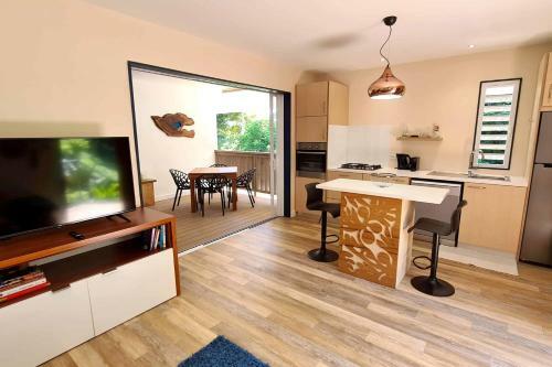 Hiva House