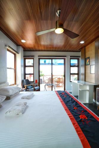 Hotel Noni's Resort