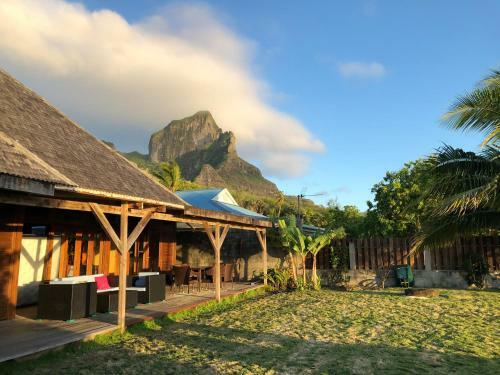 Bora Bora Waterfront Sunrise Villa