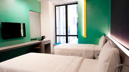 Yello Hotel