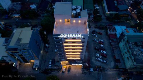 Griffin Hotel And Suites
