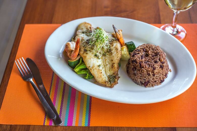 Hotel Las Rocas Resort And Dive Center