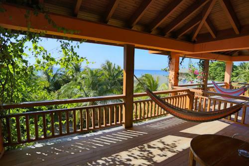 Bed & Breakfast Posada Seremein Roatan