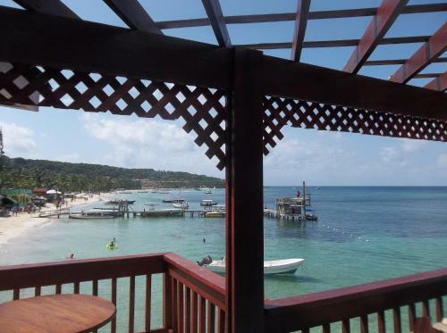 Hotel Fosters West Bay Resort
