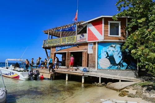 Hotel Fosters West Bay Resort