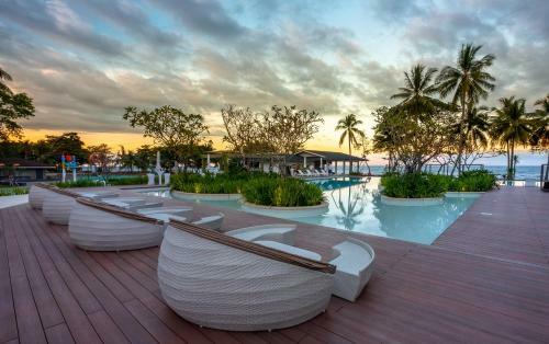 Hotel Nouveau Resort