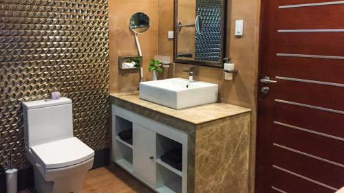 Luxury 4-bedroom Villa In Mactan Cebu