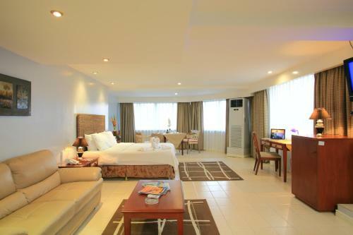 Hotel Wild Orchid Beach Resort