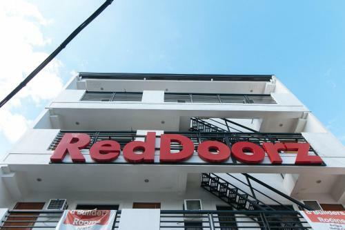 Hotel Reddoorz @ Dbuilders Bangkal Makati