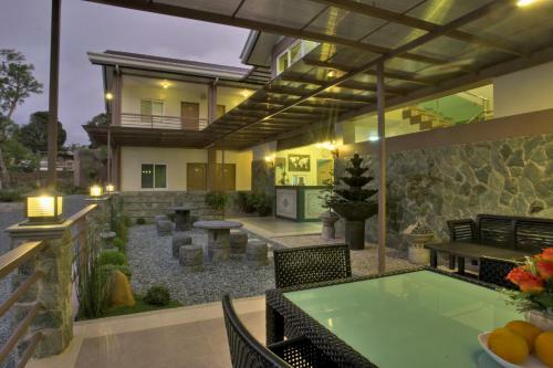 Hotel Tagaytay Wingate Manor