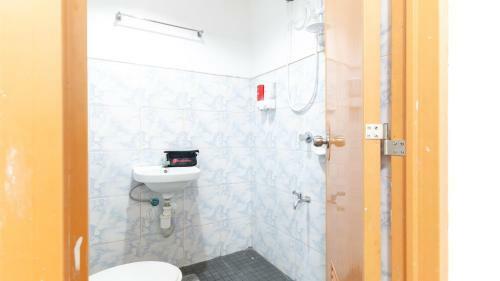Hotel Reddoorz @ Real Street Tacloban