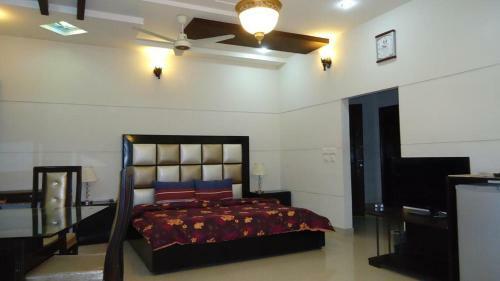 Hostal Midway Residency