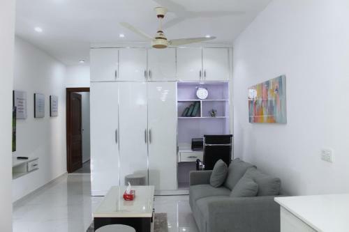 Albergue Safe Square Apartment Building