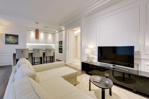 Elegance, Two-bedroom Apartment Near The Sea