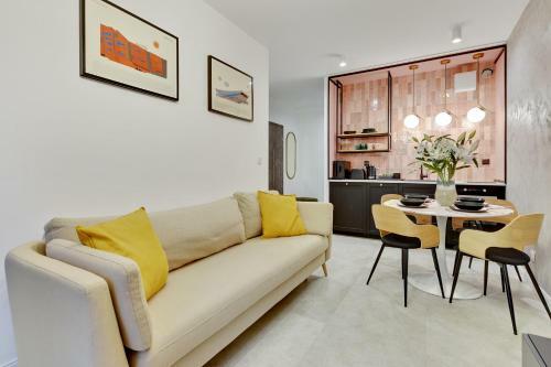 Downtown Apartments Aura III