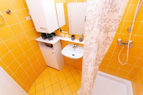Gold Oscar Apartment
