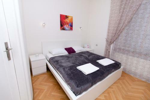Gold Oscar Apartment