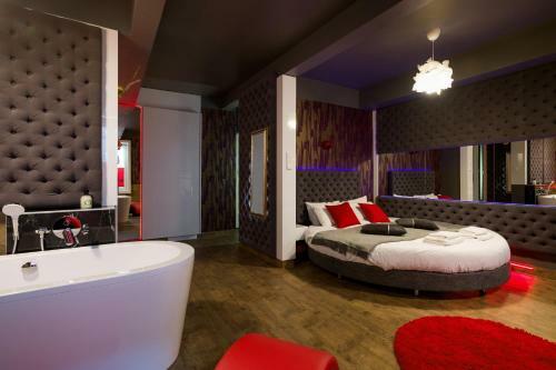 Yourplace Romantic Apartment With Private Patio