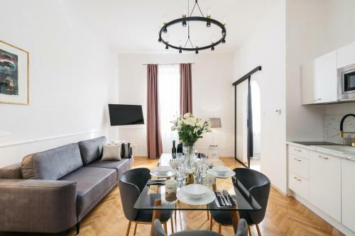 Luna Apartment By Loft Affair