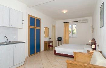 Aparthotel Polydoros