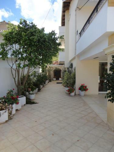 Hotel Montes Apartments & Studios