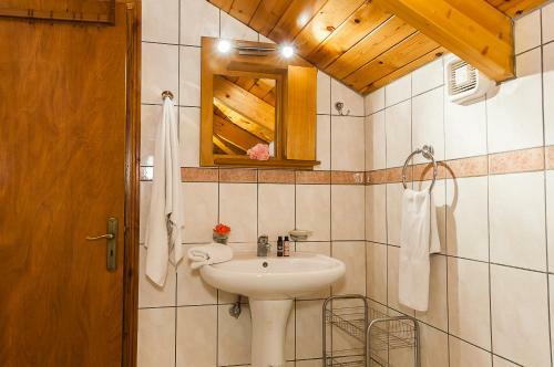 Kavos Psarou Studios & Apartments