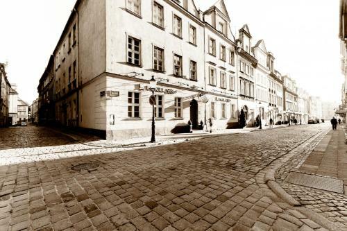 Apartments Old Town ?lusarska By Renters
